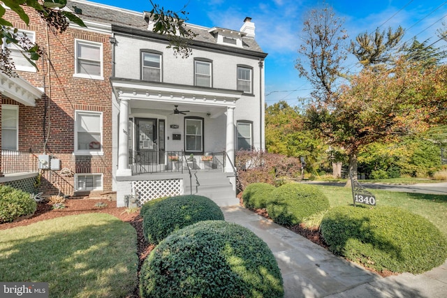 townhome / multi-family property featuring a front yard, ceiling fan, and a porch