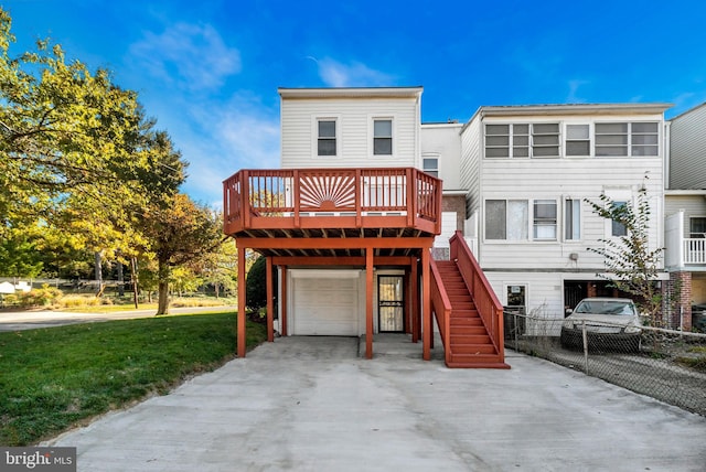 view of front facade featuring a front yard and a garage