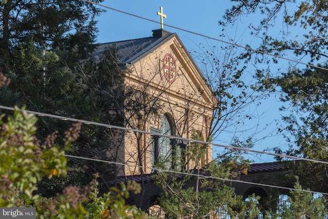 view of home's exterior