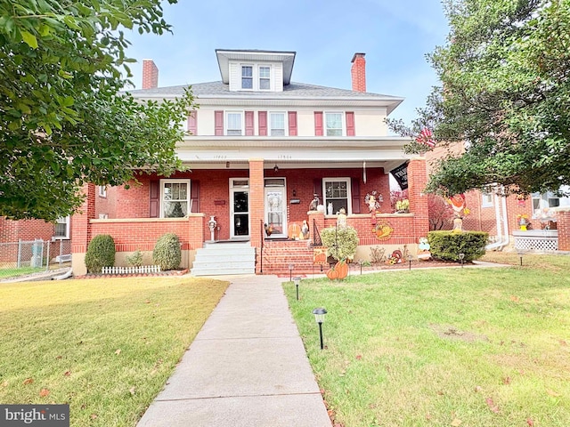 view of front of house featuring a front lawn