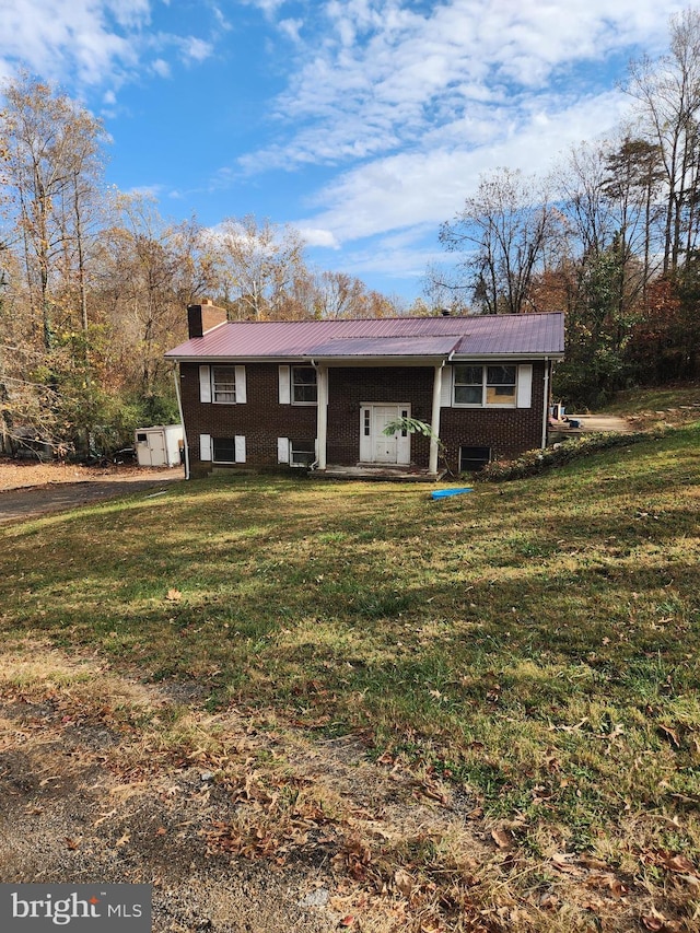 view of front of home with a front lawn