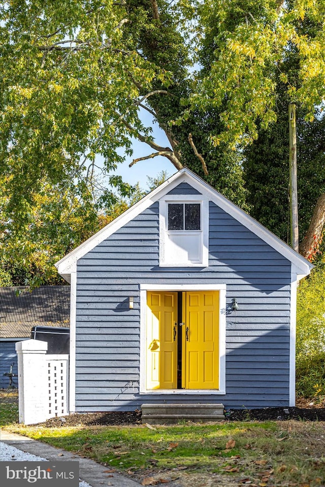 view of outbuilding