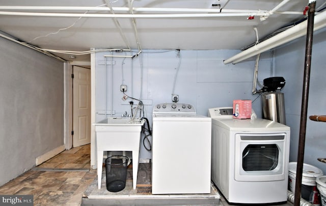 washroom with washing machine and dryer