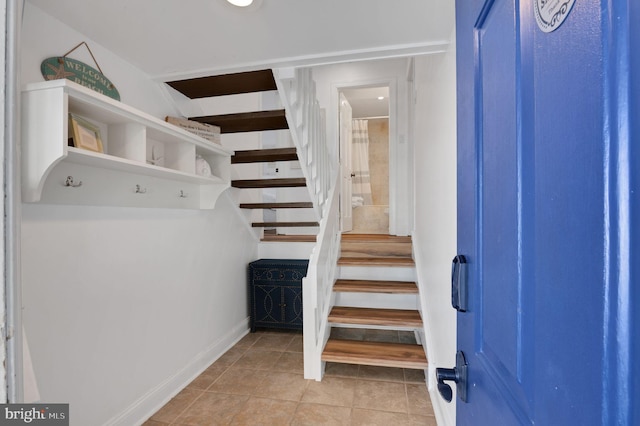 694 21st St, Avalon, NJ 08202 - mudroom with light tile patterned floors and baseboards