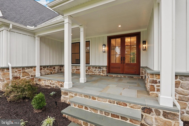 entrance to property featuring a porch