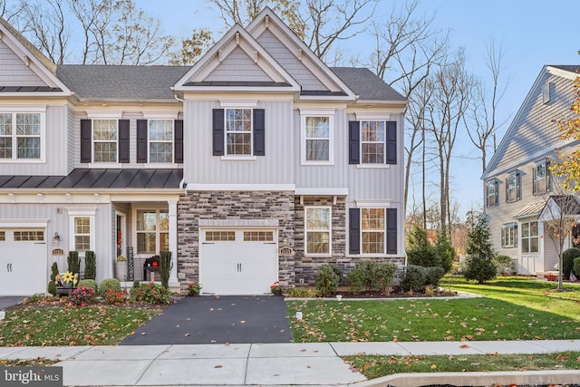 view of front facade featuring a garage and a front yard