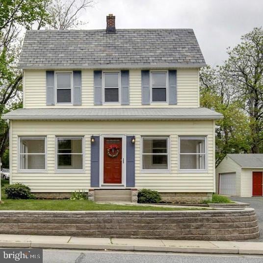 view of front of home featuring an outdoor structure and a garage