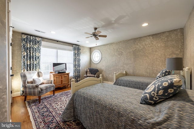 bedroom featuring recessed lighting, wood finished floors, visible vents, and ceiling fan