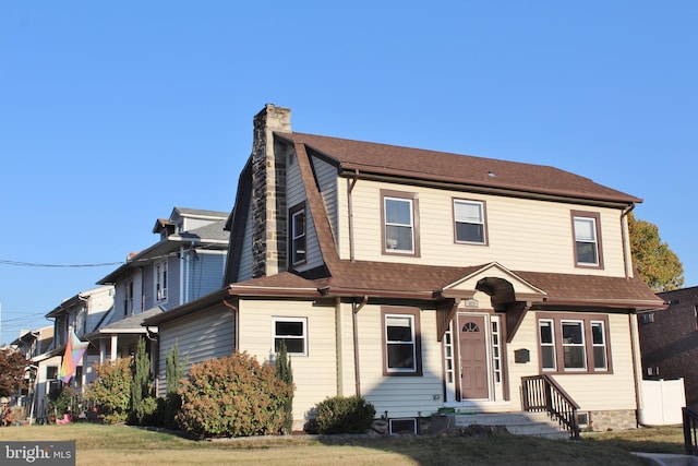 view of front facade featuring a front yard