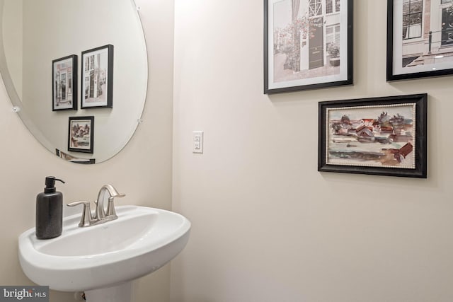 bathroom with sink