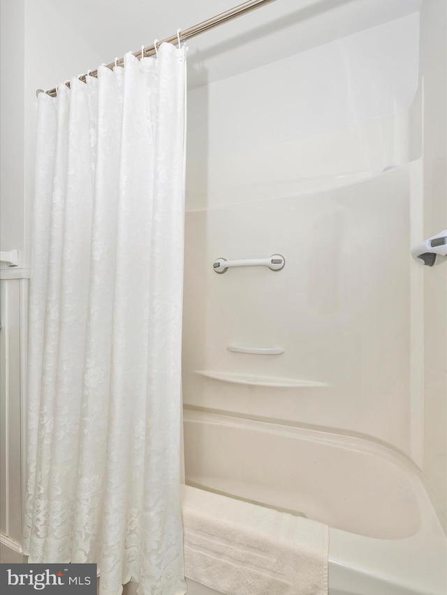 bathroom with shower / bathtub combination with curtain