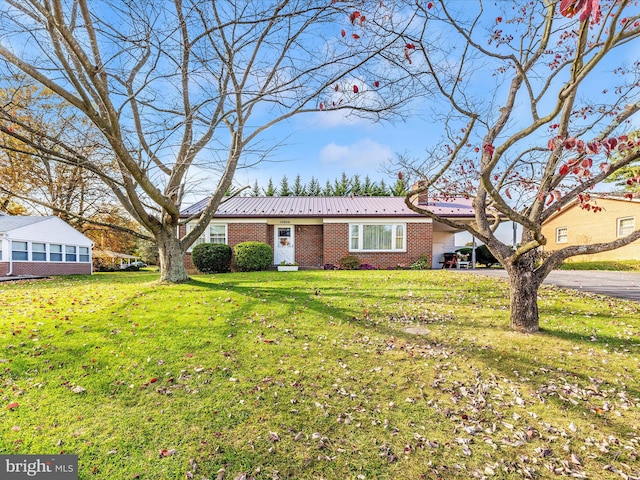 single story home featuring a front yard