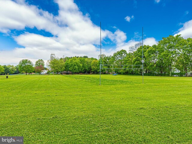 view of yard featuring volleyball court