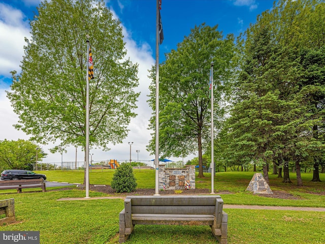 view of home's community featuring a yard