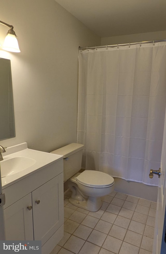 full bathroom featuring tile patterned floors, vanity, toilet, and shower / bath combo