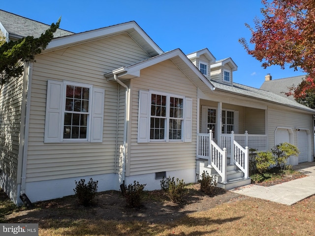 view of front of house with a porch and a garage