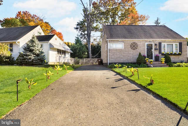 view of front facade with a front yard