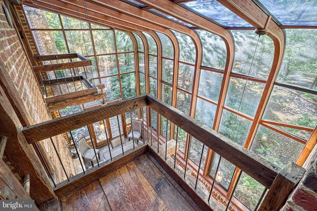 sunroom / solarium featuring vaulted ceiling