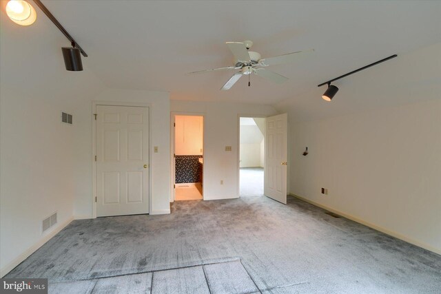 carpeted spare room with vaulted ceiling and ceiling fan