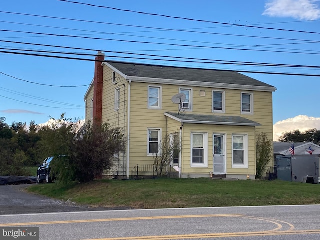 view of front of property with a front yard