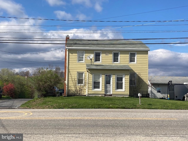 view of front of house with a front lawn