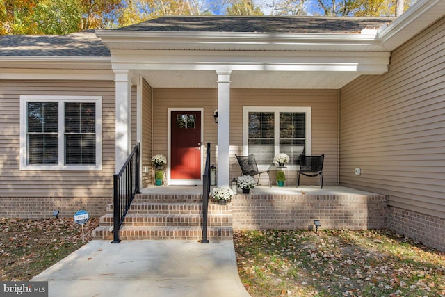 entrance to property featuring covered porch