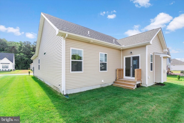 back of house featuring a lawn