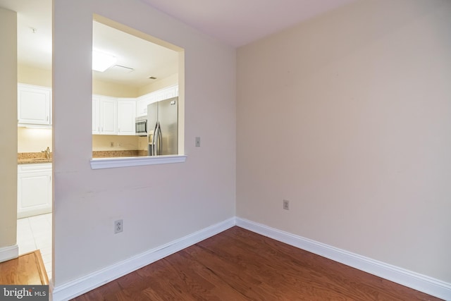 unfurnished room with sink and light hardwood / wood-style flooring