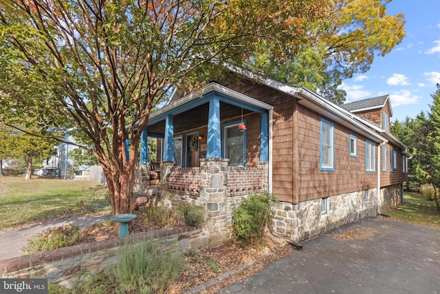 view of front of home featuring a porch