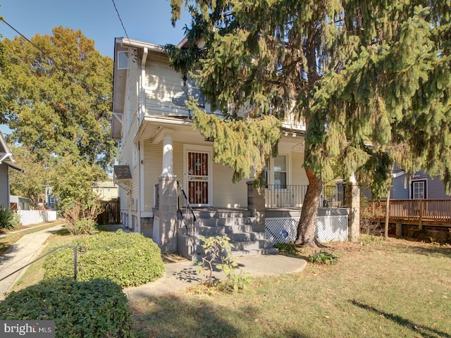 view of front facade with a porch and a front yard