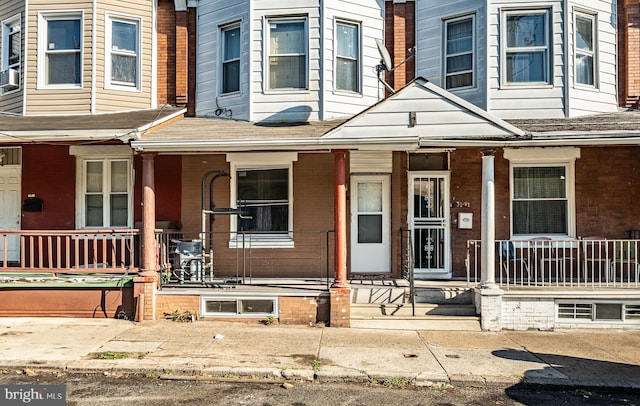 entrance to property featuring a porch