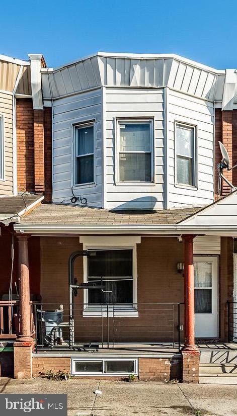 view of front of house featuring covered porch