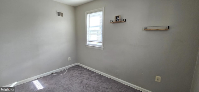 unfurnished room with carpet