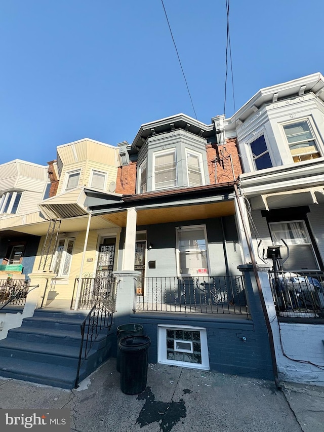 multi unit property featuring a porch