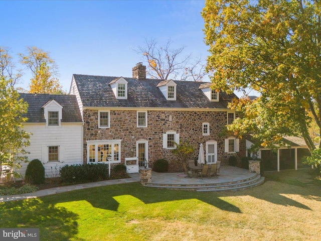 view of front facade featuring a front yard and a patio area