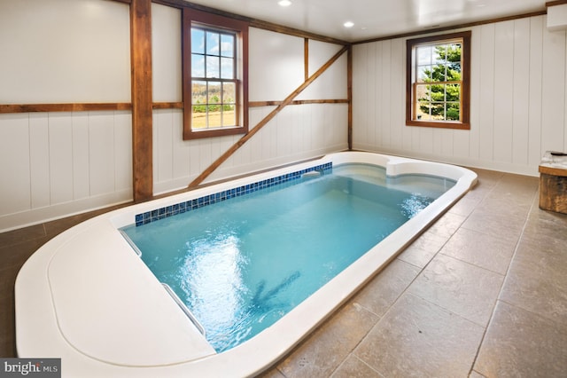 view of swimming pool featuring a jacuzzi