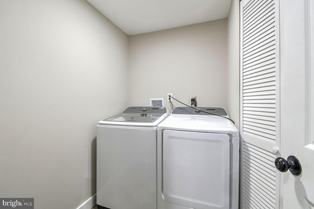 washroom with washing machine and dryer