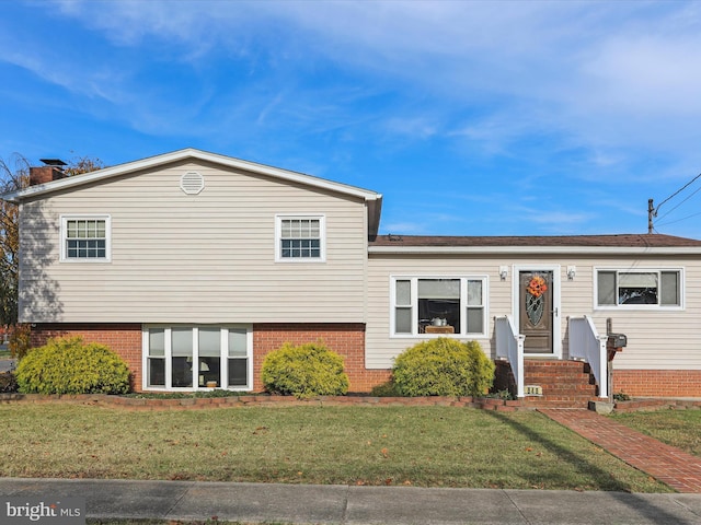 tri-level home featuring a front yard