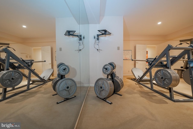 exercise room with carpet flooring