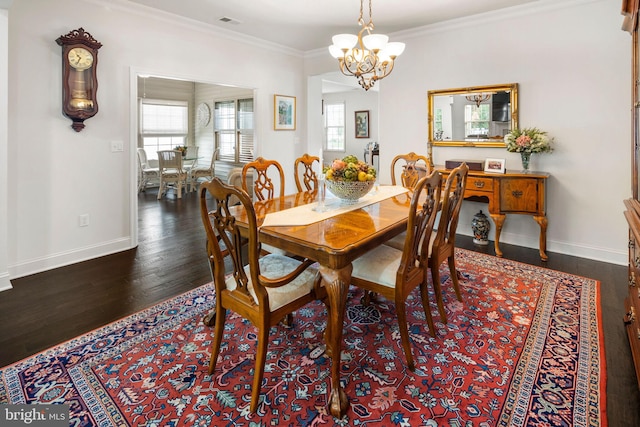 dining area featuring crown molding, a notable chandelier, and dark hardwood / wood-style floors