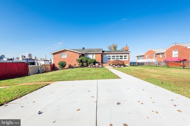 view of front of house featuring a front yard