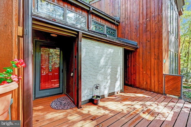 property entrance with a wooden deck