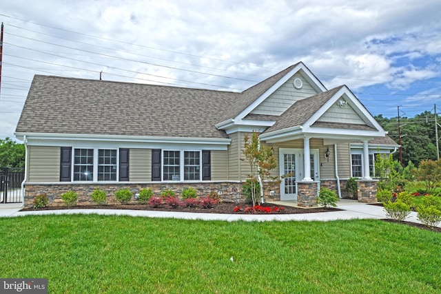 craftsman-style home with a front lawn and a porch