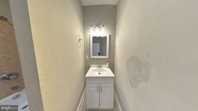 bathroom with vanity