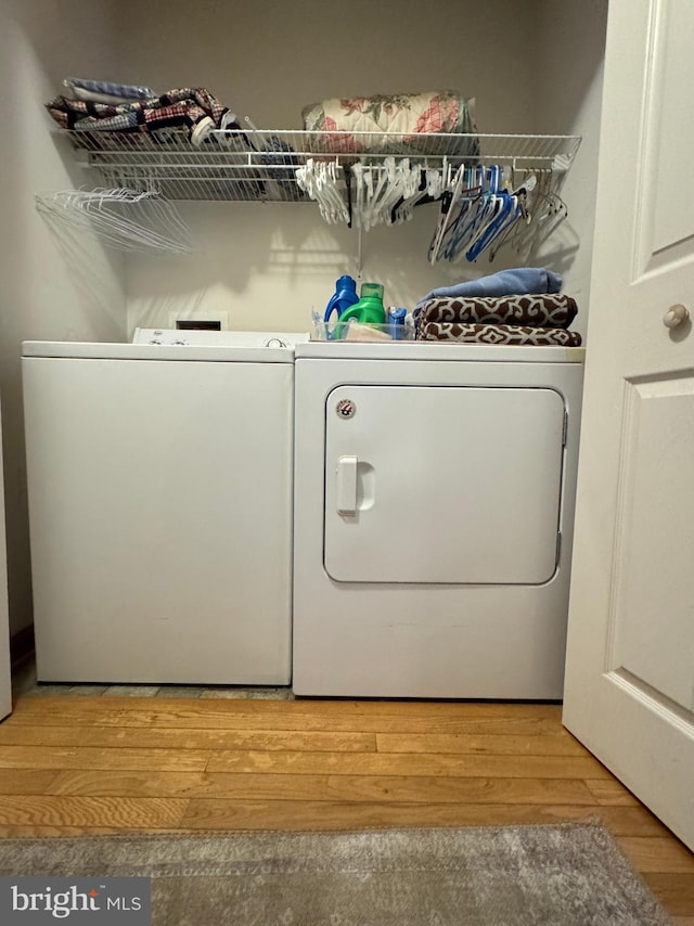 laundry area featuring hardwood / wood-style floors and independent washer and dryer