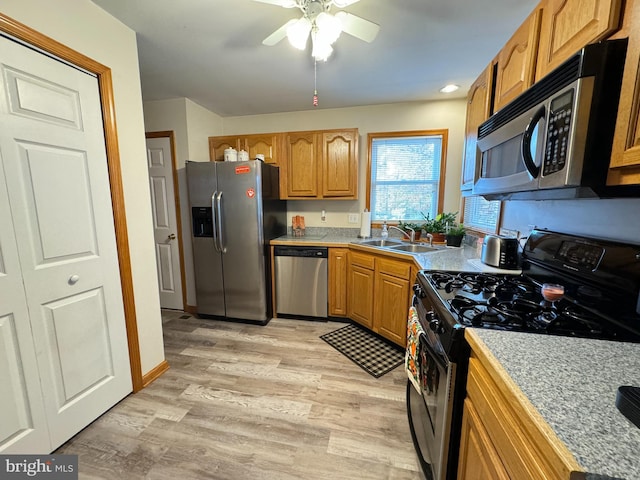 kitchen featuring sink, ceiling fan, appliances with stainless steel finishes, and light hardwood / wood-style flooring