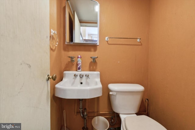 bathroom featuring toilet