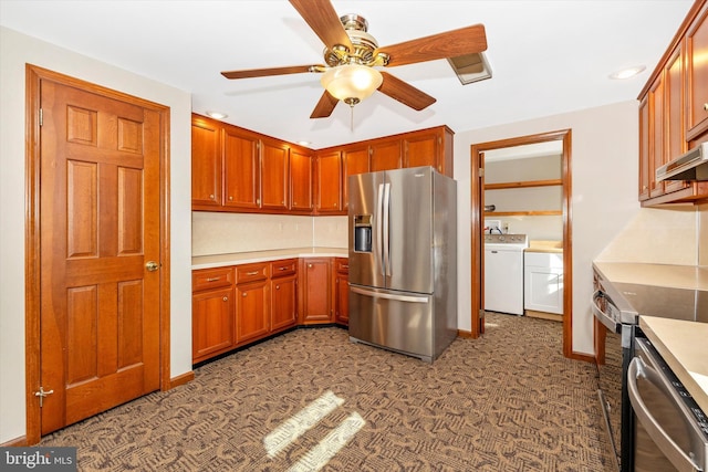 kitchen with washer / clothes dryer, stainless steel appliances, and ceiling fan