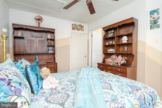 bedroom with ceiling fan