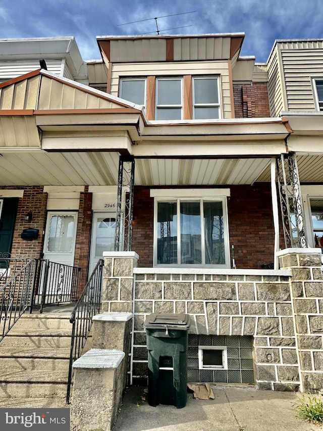 view of front of house featuring a porch